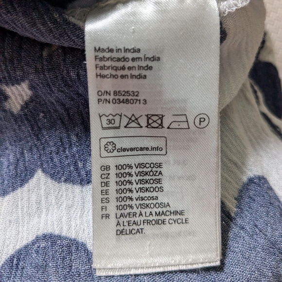 V neck lightweight floral blouse - Picture 4 of 4